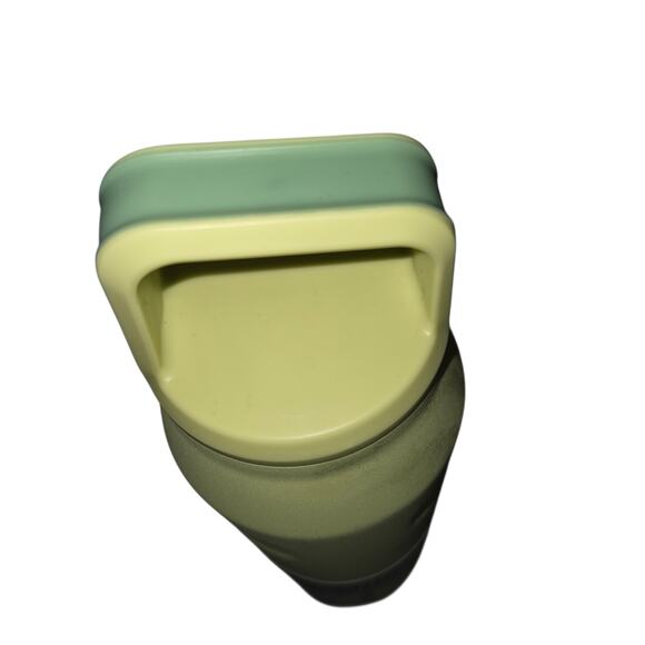 IceFlow™ Bottle with Cap and Carry+ Lid | 36 OZ - Picture 4 of 4